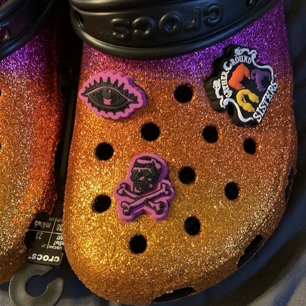 CROCS Classic Disney Hocus Pocus Clog - Picture 4 of 13